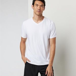 NWT Vuori Strato Tech V-Neck Shirt - Size Medium